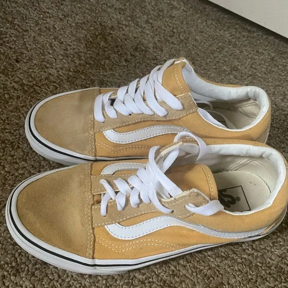 Vans - Picture 2 of 4